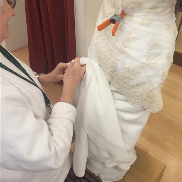 Vintage Bridal/Wedding Gown - Picture 4 of 7